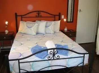 Arcadia Beach Guest House And Car Hire
