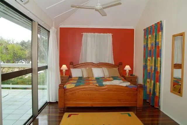Arcadia Beach Guest House And Car Hire 3*,